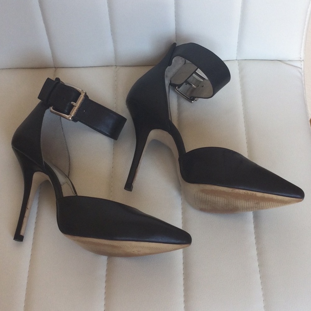 EUC Michael Michael Kors 8M Black Leather Shoes Heels - Picture 3 of 16